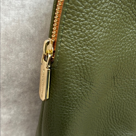 Valentina NWOT Olive Green Leather Crossbody Shoulder bag phone case purse - Picture 3 of 7